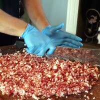 On binlerce kişiye at eti yedirmişler