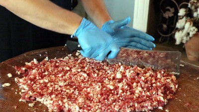 On binlerce kişiye at eti yedirmişler