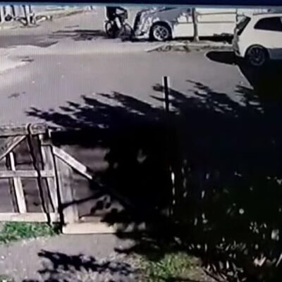 Korkunç! Çarptı, metrelerce sürükledi