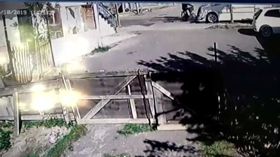 Korkunç! Çarptı, metrelerce sürükledi