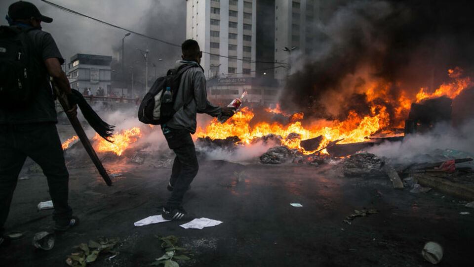 Asker sokağa indi! Gösteriler bitmedi!