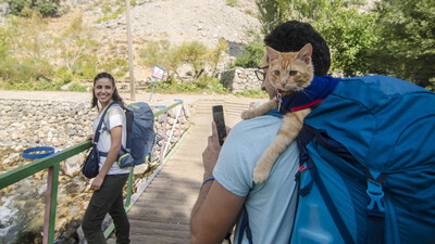 Sevimli Azman otostopla Türkiye'yi geziyor