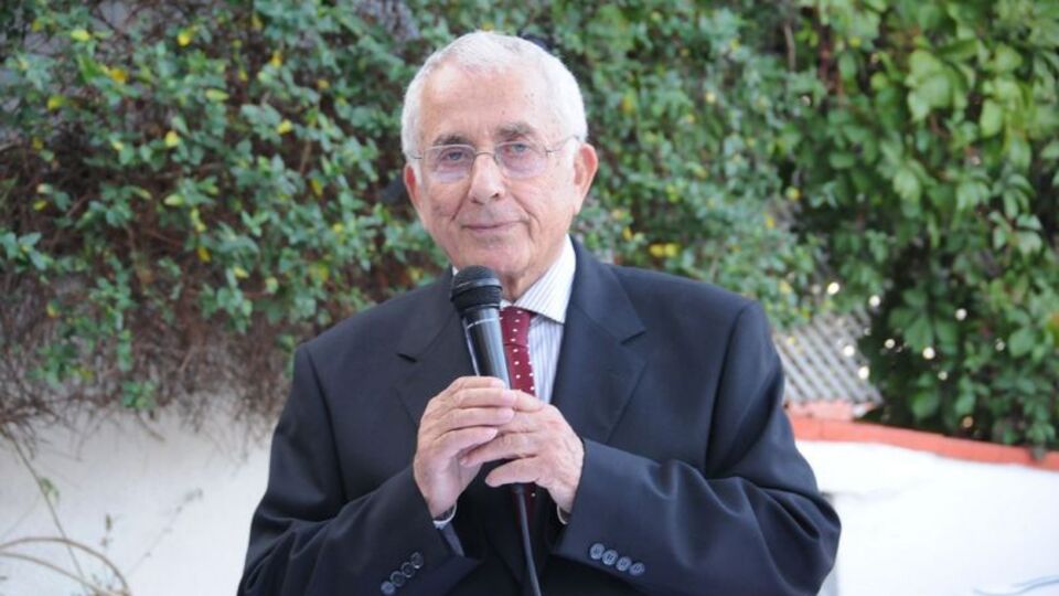 Eski Bakan Ali Topuz yaşamını yitirdi