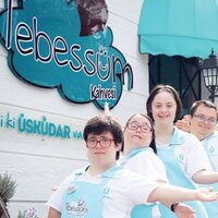 Tebessüm Kahvesi'nde engeller aşılıyor