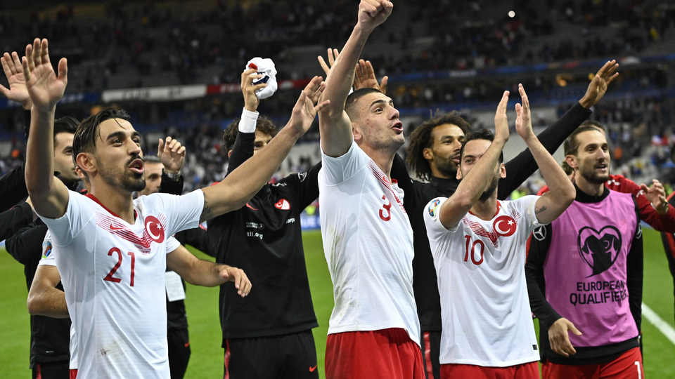 Siyasilerden A Milli Takım'a tebrik