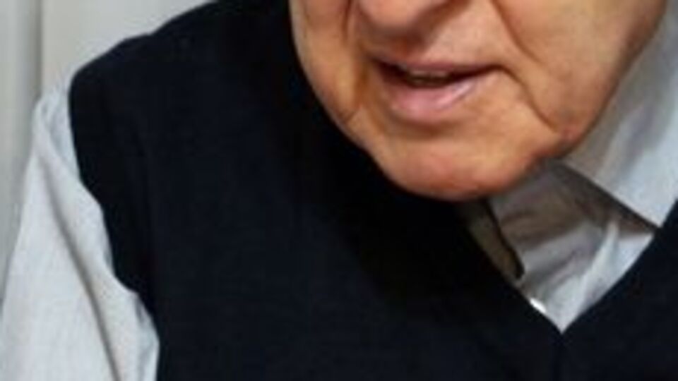 Yazar Pakdil, hastaneye kaldırıldı