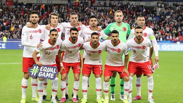 UEFA'nın en iyi 11'inde iki Türk