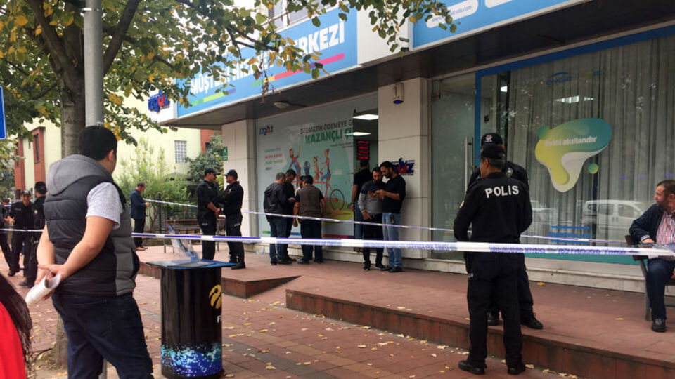 Boşandığı eşini silahla vurdu