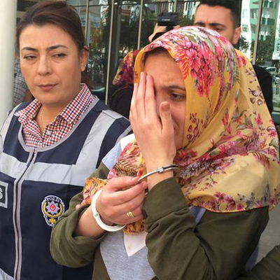 Annesi ağladığı için yastıkla boğmuş!