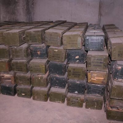 En büyük silah deposu ele geçirildi