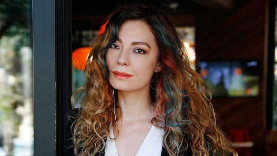 Özge Özder Kimdir?