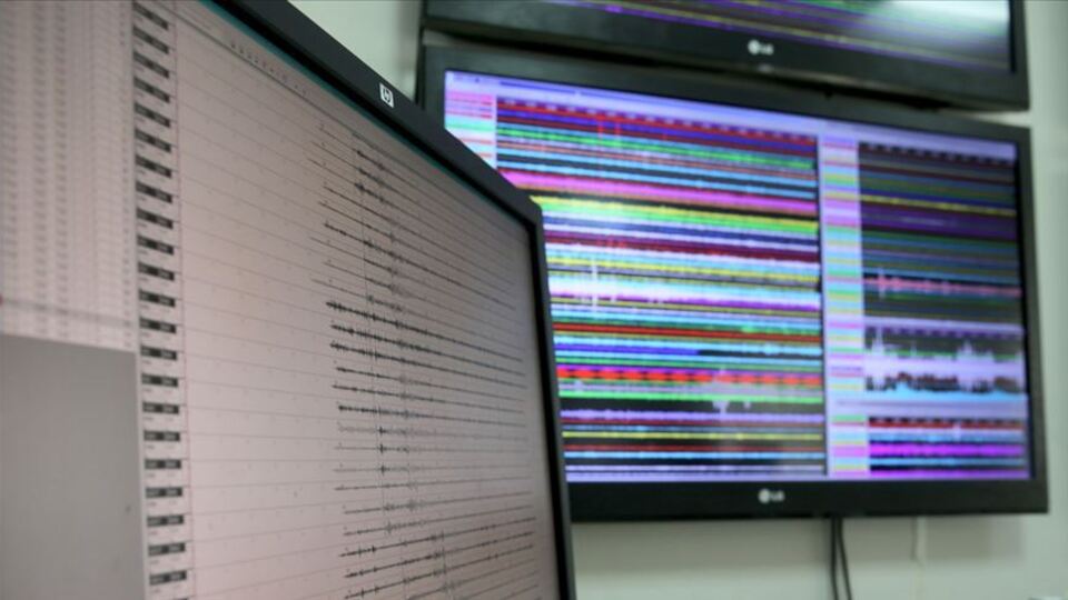 Endonezya'da 5,8 büyüklüğünde deprem