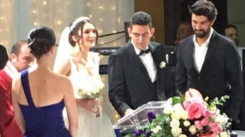 Kardeşini evlendirdi