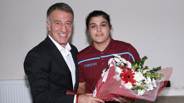 Ağaoğlu, Busenaz'ı ziyaret etti