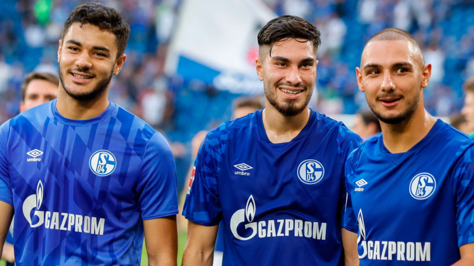 Türk oyunculara asker selamı uyarısı