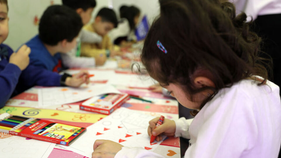 Anneler işe çocuklar kreşe! Ayda 100 euro