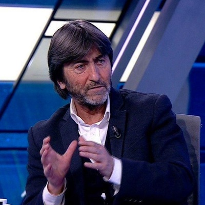 "12 kişi gibi oynatıyor"