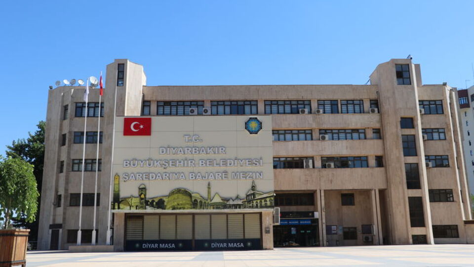 Diyarbakır eski belediye başkanına gözaltı
