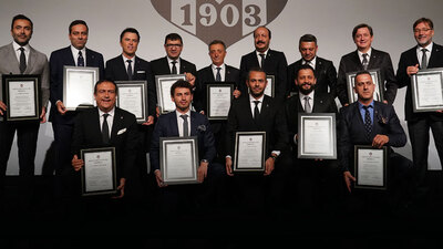 Ahmet Nur Çebi mazbatasını aldı