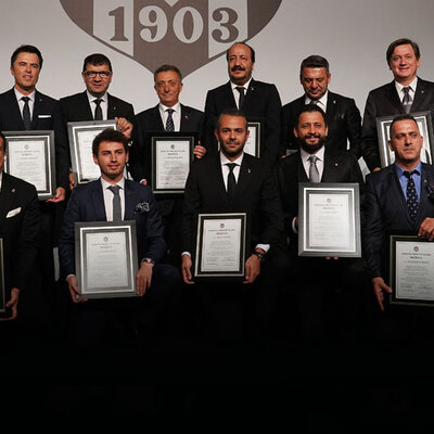 Ahmet Nur Çebi mazbatasını aldı