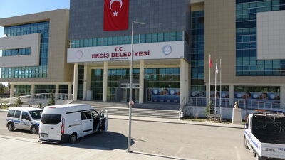 Erciş Belediye Başkanı Çetin görevden uzaklaştırıldı