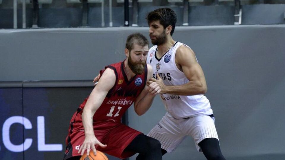 Kartal, son saniyede yıkıldı!