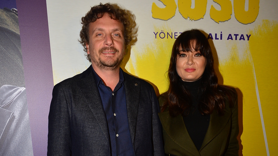 Ünlülerle süslü gala