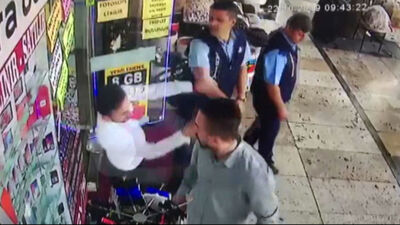 Zabıta ile esnafın duba kavgası kameralara yansıdı!