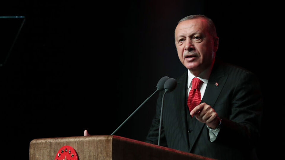 "Yedi düvel saldırıyor ama biz ayakta duruyoruz"