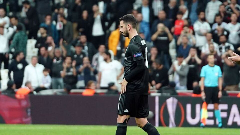 Oğuzhan Özyakup'a tribünlerden tepki