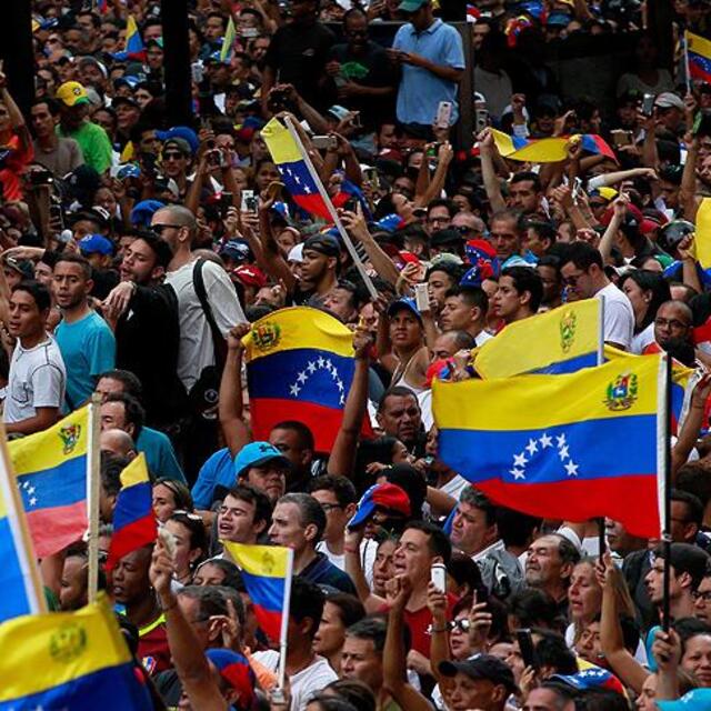 Venezuela'da halk yeniden sokaklarda