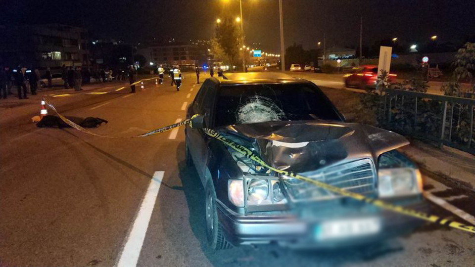 Otomobilin çarptığı 2 kadın hayatını kaybetti