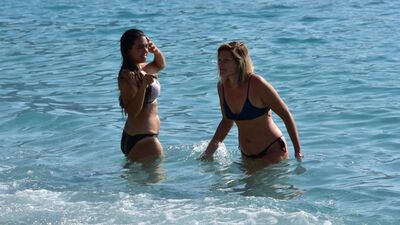 Fethiye'de turistler plaja koştu!