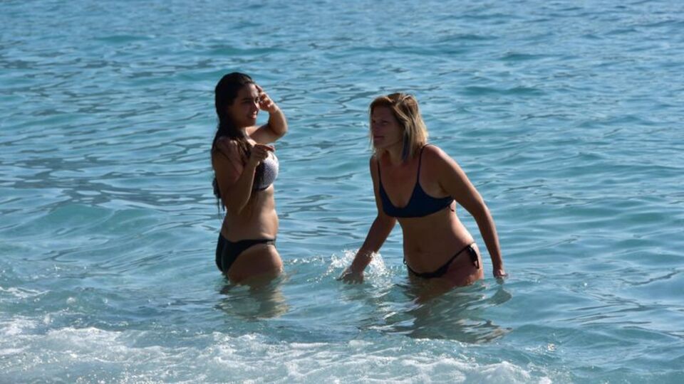 Fethiye'de turistler plaja koştu!