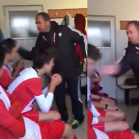 Acımadan tek tek tokatladı! Sosyal medya bu görüntülerle çalkalanıyor