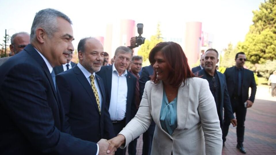 Omuz atma tartışması