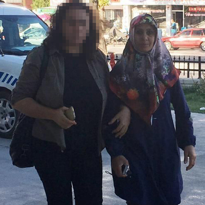 Komşularının üzerine asit dökmüştü!