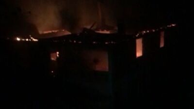 Giresun'da yıldırım düşen ev yandı