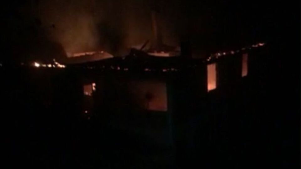 Giresun'da yıldırım düşen ev yandı