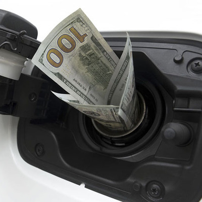 Doların düşmesi akaryakıta neden uğramadı?