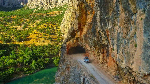 Karanlık Kanyon'da tehlikeli yolculuk!