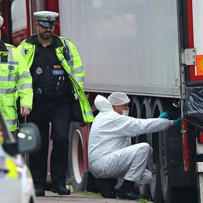 Kapıda kanlı el izleri vardı