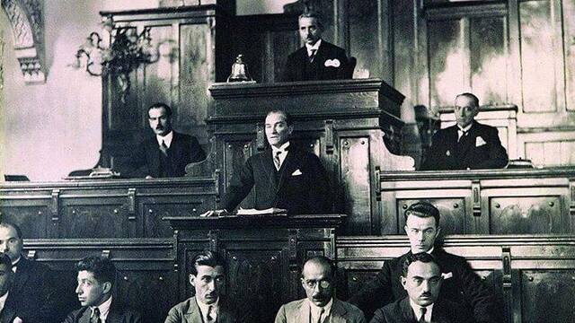 Efendiler! Yarın Cumhuriyet'i ilan edeceğiz