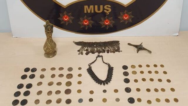 Muş'ta tarihi eser ve gümrük kaçakçılığı operasyonu