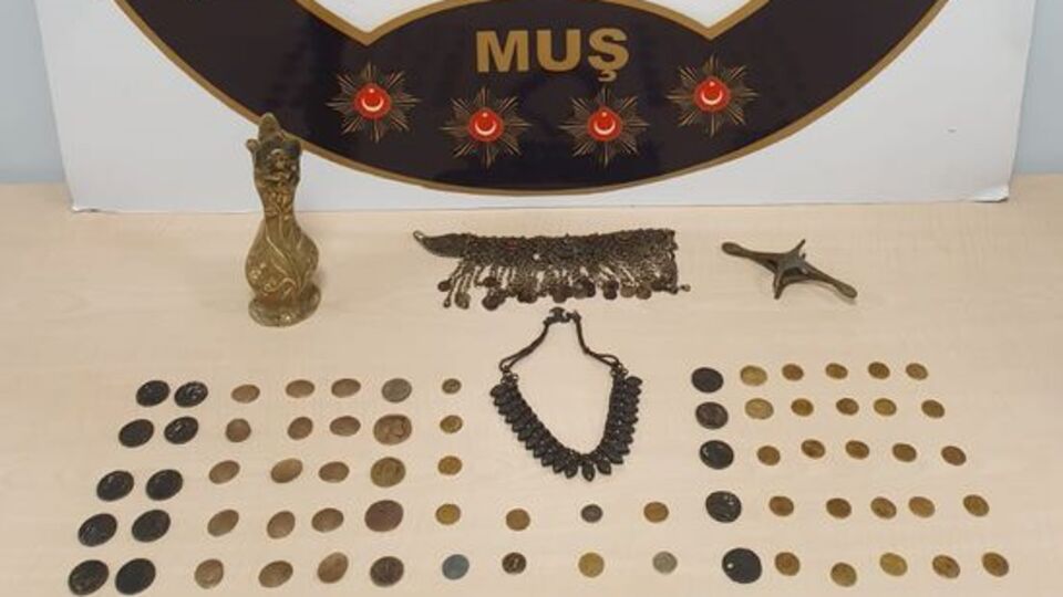 Muş'ta tarihi eser ve gümrük kaçakçılığı operasyonu
