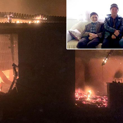 Engelli oğlunun elini bırakmadı!