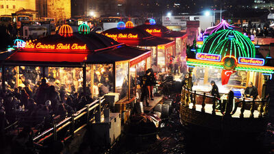 Eminönü'ndeki balıkçılar kaldırıyor mu?