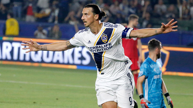 Zlatan'dan flaş mesaj: Geri dönüyorum!