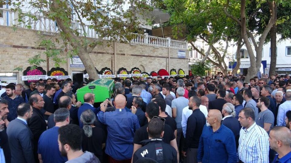 Karlı son yolculuğuna uğurlandı