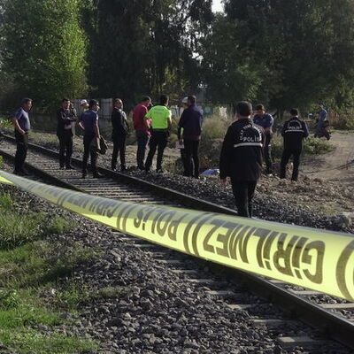 Hemzemin geçitte cep telefonu faciası!